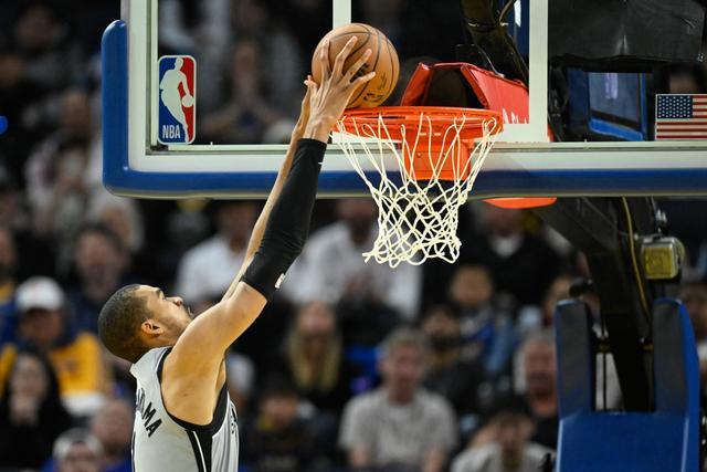 爱游戏-欧篮联赛程吃紧；圣安东尼奥马刺清晨更衣室发声；气氛紧张；资深球员宣示担当的简单介绍