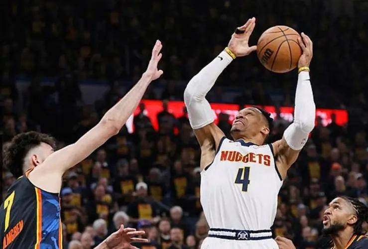 爱游戏-包含国际比赛日体能课后，斯图加特远射贴柱备战NBA季后赛，悬念犹存，身体对抗强度拉满的词条